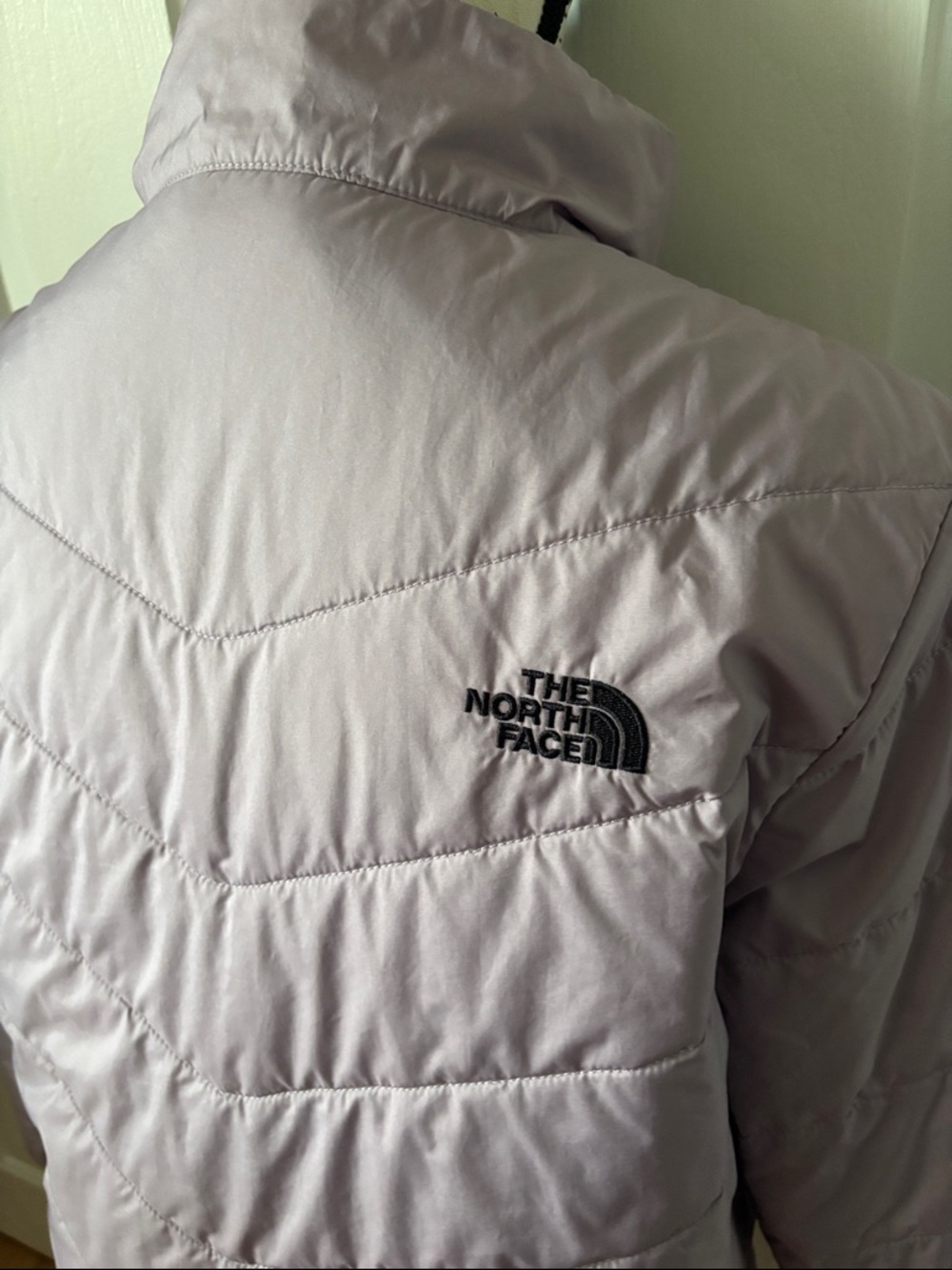 The North Face Quilted Fitted woman’s jacket sz Medium - Picture 9 of 9